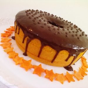 Bolo de cenoura com cobertura de chocolate