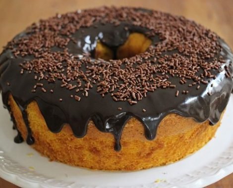 001-bolo-de-cenoura-com-cobertura